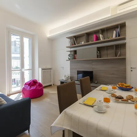 Wagner - Corso Vercelli Apartament